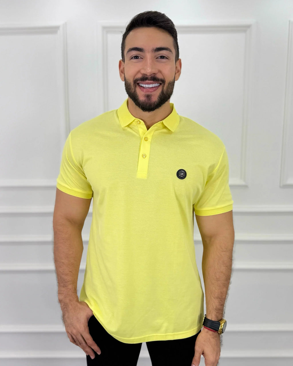 Camisa polo amarilla para hombre, estilo moderno y calidad premium, ideal para looks casuales y elegantes