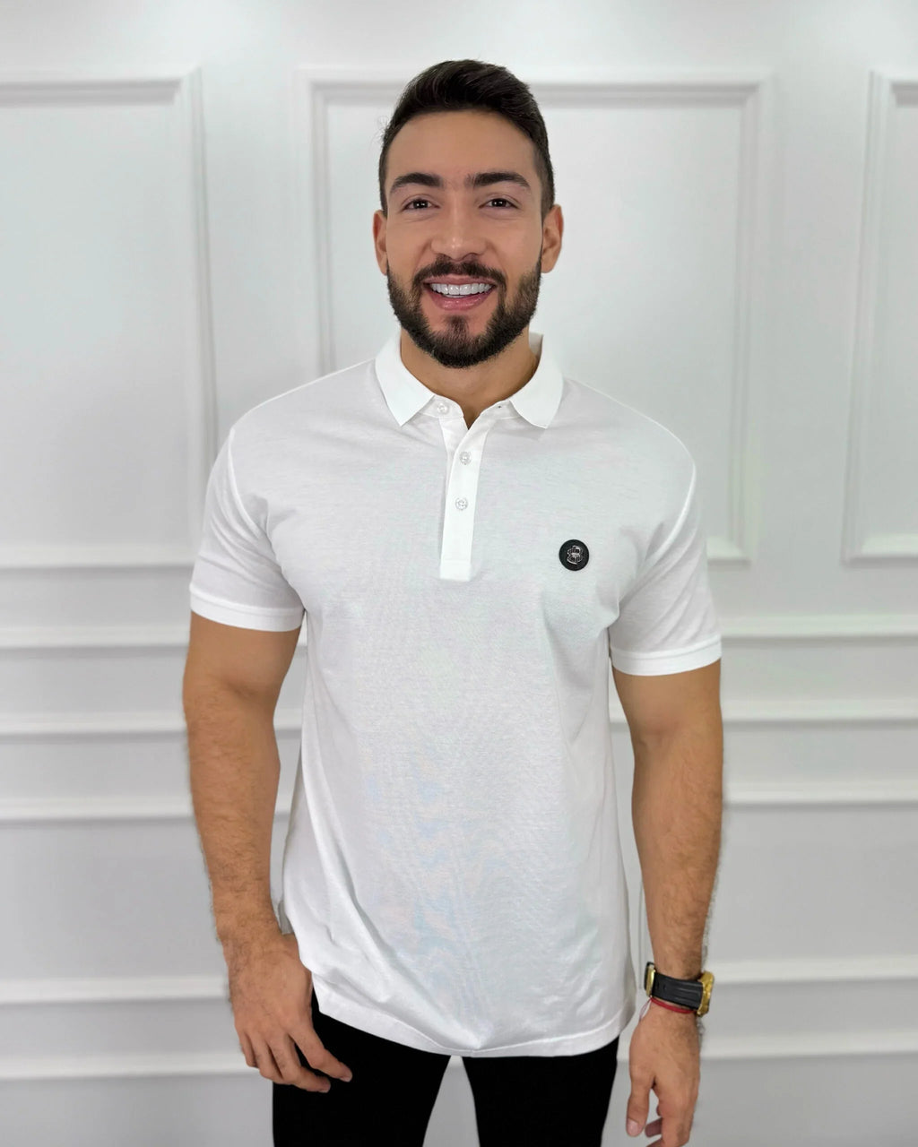 Camisa polo blanca para hombre, estilo moderno y calidad premium, ideal para looks elegantes y seguros