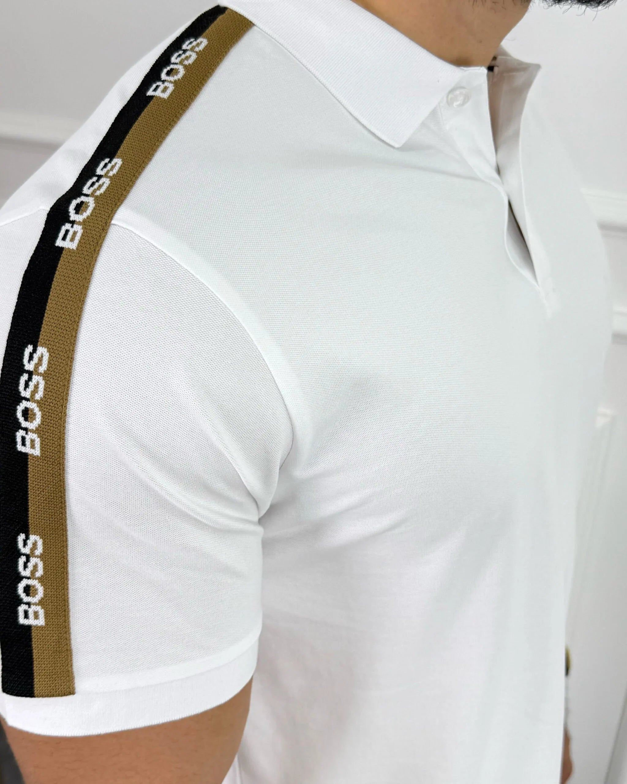 Camisa polo blanca para hombre con detalles BOSS en hombros, corte moderno y tela premium